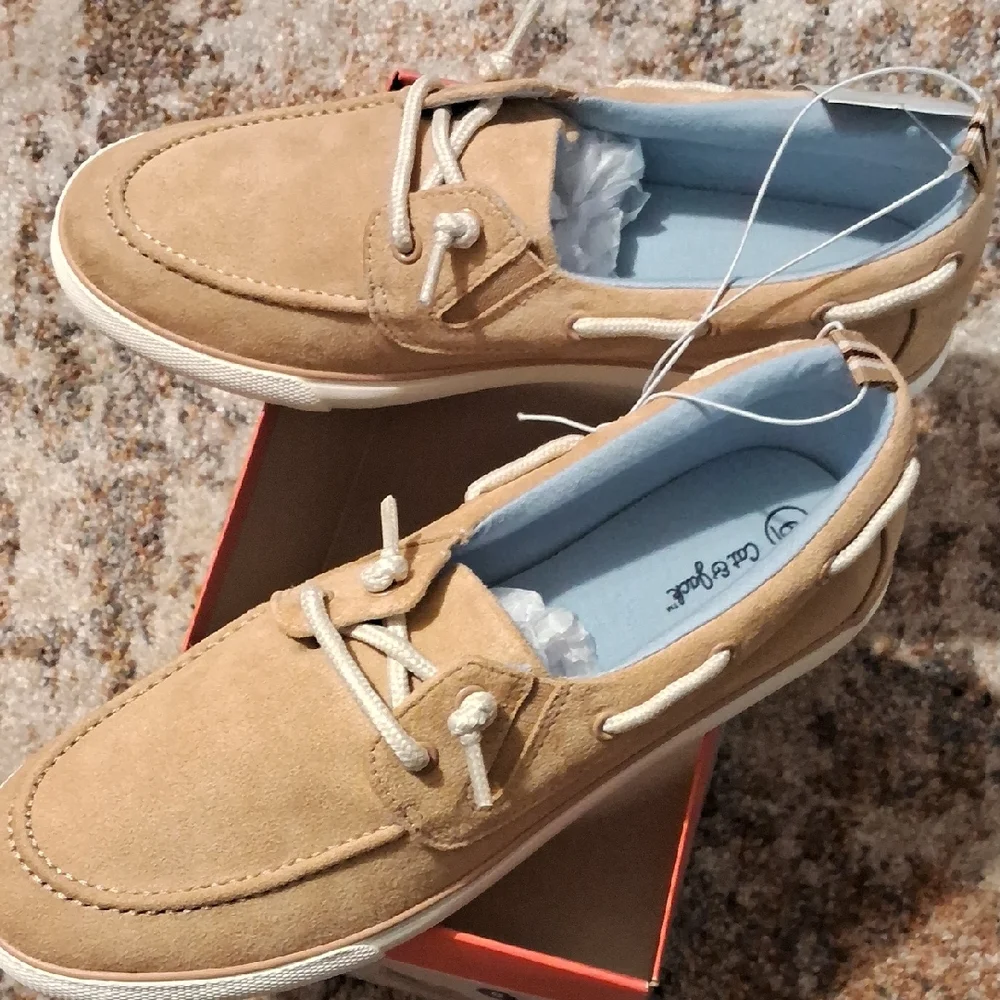 Cat & Jack Tan Boat Shoes/Size6